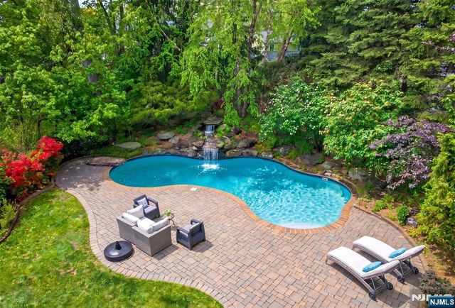 55 Canterbury Drive, Ramsey, NJ 07446