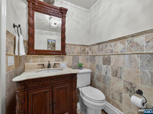 55 Canterbury Drive, Ramsey, NJ 07446