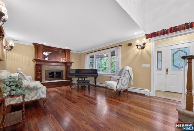55 Canterbury Drive, Ramsey, NJ 07446