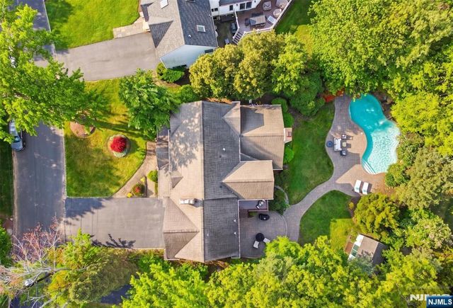 55 Canterbury Drive, Ramsey, NJ 07446