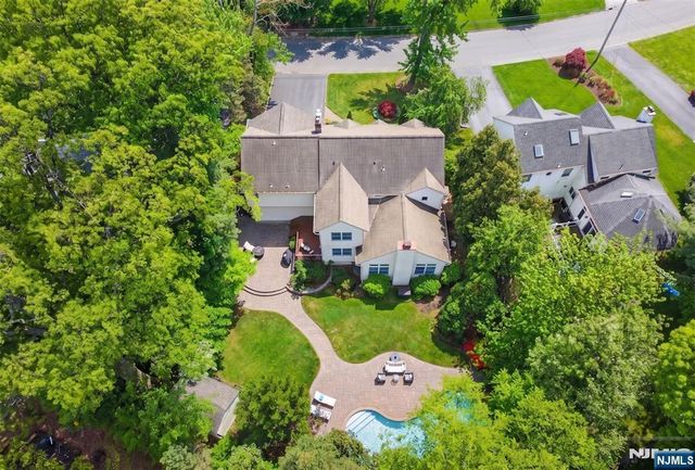 55 Canterbury Drive, Ramsey, NJ 07446