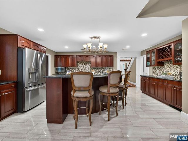 55 Canterbury Drive, Ramsey, NJ 07446