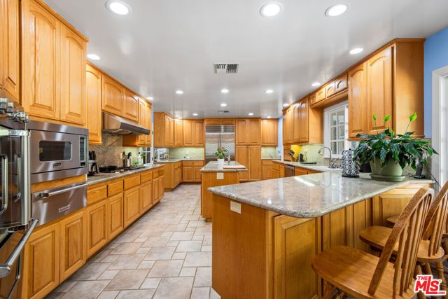1702 Crater Lane, Los Angeles, CA 90077
