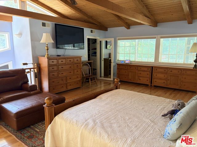 1702 Crater Lane, Los Angeles, CA 90077