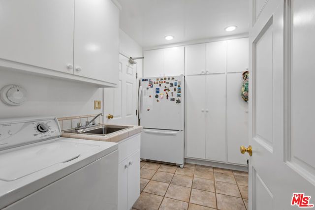 1702 Crater Lane, Los Angeles, CA 90077