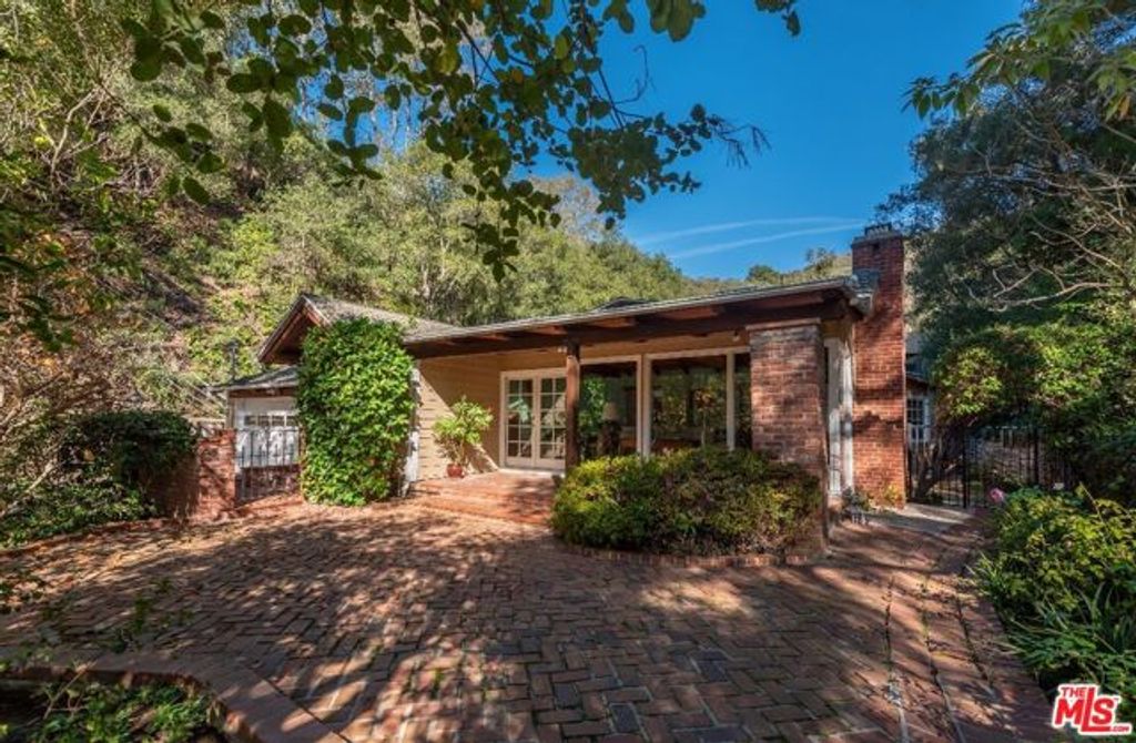1702 Crater Lane, Los Angeles, CA 90077