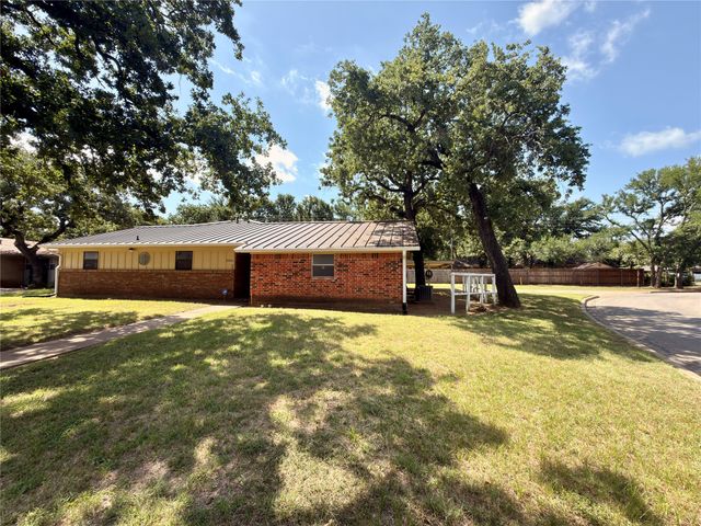 2900 SE 6th Street SE, Mineral Wells, TX 76067