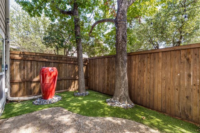 8434 Towneship Lane, Dallas, TX 75243