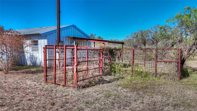 204 Lagitos LN, Llano, TX 78643