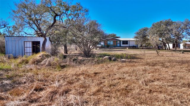 204 Lagitos LN, Llano, TX 78643