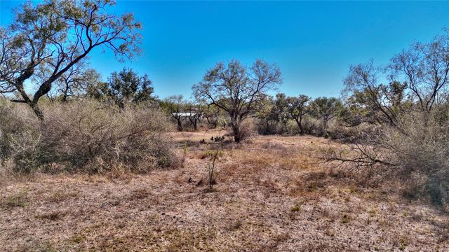 204 Lagitos LN, Llano, TX 78643