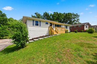 1012 W Lewis Street, Rossville, GA 30741