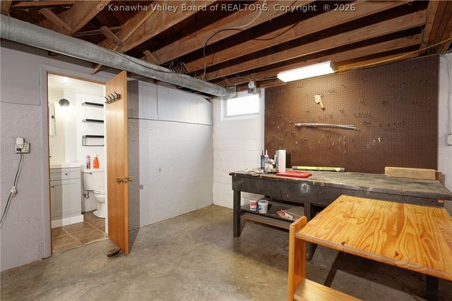127 Main Avenue, Nitro, WV 25173