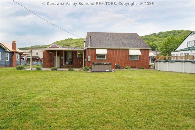 127 Main Avenue, Nitro, WV 25173