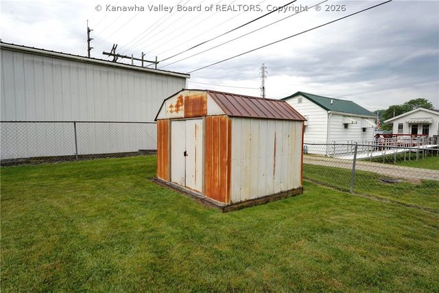 127 Main Avenue, Nitro, WV 25173