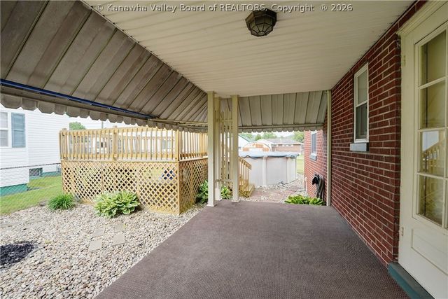127 Main Avenue, Nitro, WV 25173