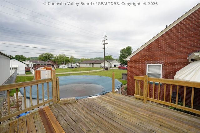 127 Main Avenue, Nitro, WV 25173