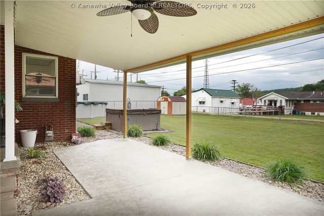 127 Main Avenue, Nitro, WV 25173