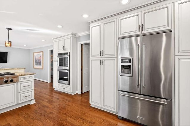 7745 Dunvegan Close, Sandy Springs, GA 30350