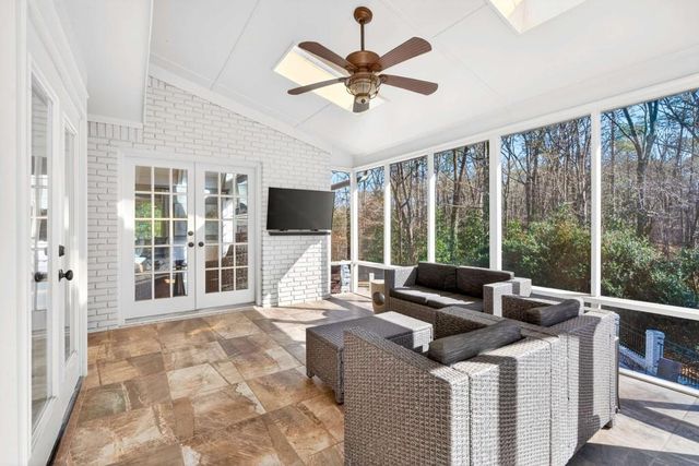 7745 Dunvegan Close, Sandy Springs, GA 30350