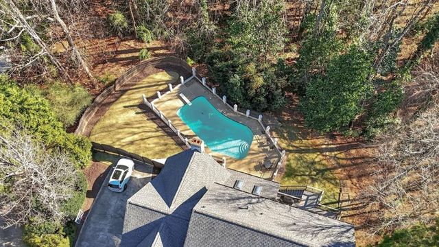 7745 Dunvegan Close, Sandy Springs, GA 30350