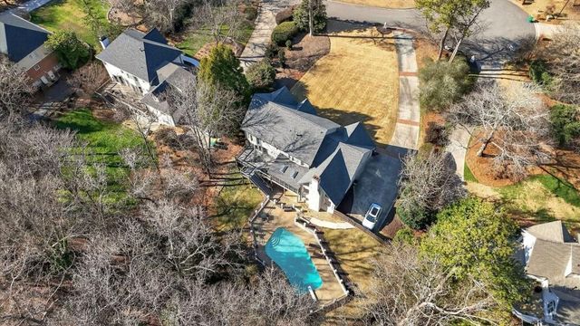 7745 Dunvegan Close, Sandy Springs, GA 30350