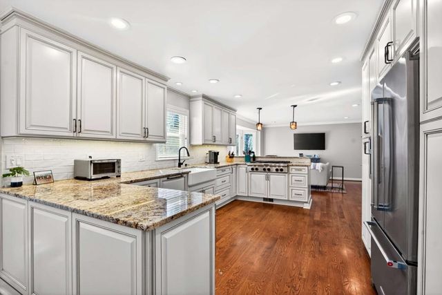 7745 Dunvegan Close, Sandy Springs, GA 30350