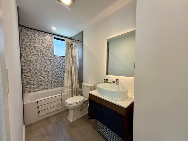 351 Linwood Ave 351, Newton, MA 02460