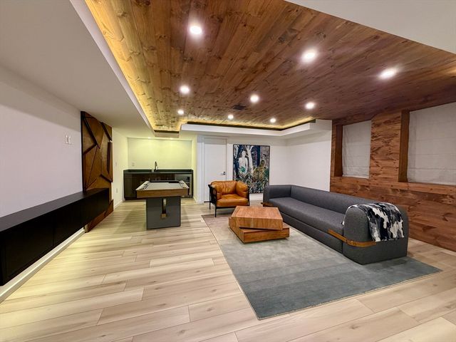 351 Linwood Ave 351, Newton, MA 02460