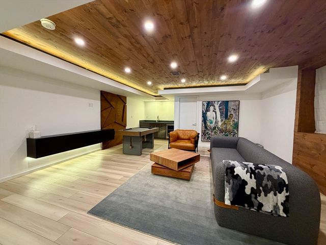 351 Linwood Ave 351, Newton, MA 02460