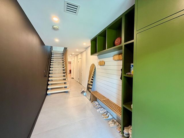 351 Linwood Ave 351, Newton, MA 02460