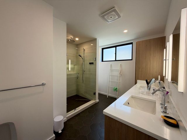 351 Linwood Ave 351, Newton, MA 02460