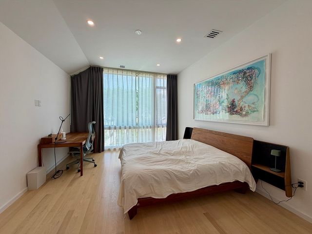351 Linwood Ave 351, Newton, MA 02460