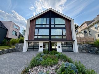 351 Linwood Ave 351, Newton, MA 02460