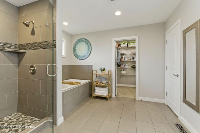 706 Beechwood Rd, Louisville, KY 40207
