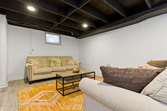 706 Beechwood Rd, Louisville, KY 40207