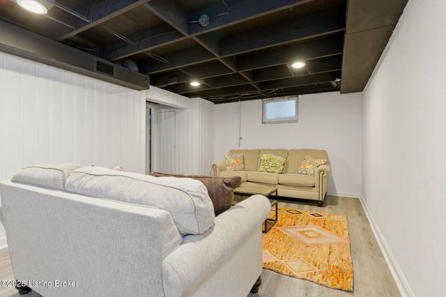 706 Beechwood Rd, Louisville, KY 40207