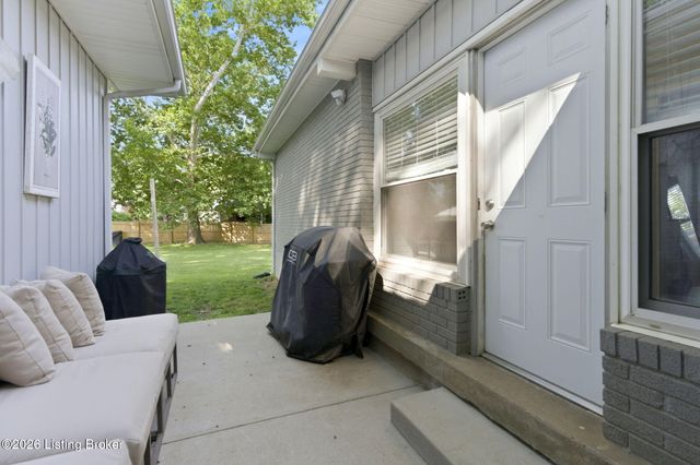 706 Beechwood Rd, Louisville, KY 40207