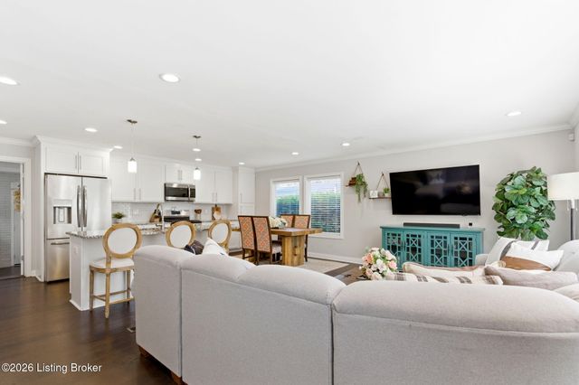 706 Beechwood Rd, Louisville, KY 40207