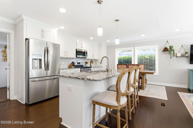 706 Beechwood Rd, Louisville, KY 40207