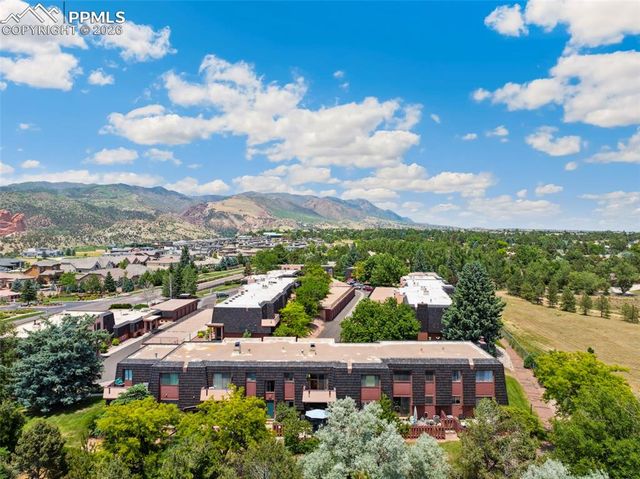 2927 Mesa Road C, Colorado Springs, CO 80904