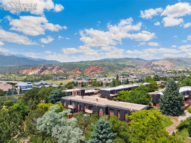 2927 Mesa Road C, Colorado Springs, CO 80904