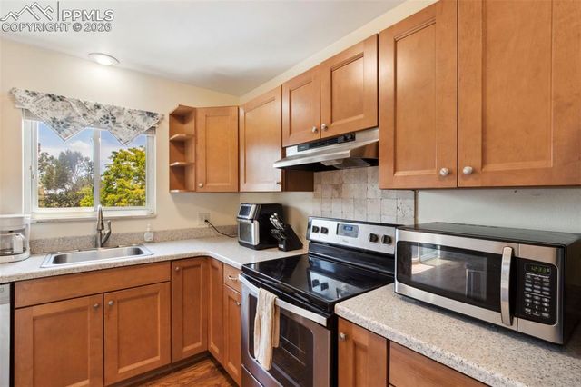 2927 Mesa Road C, Colorado Springs, CO 80904