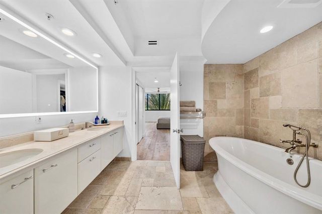 333 Las Olas Way 404, Fort Lauderdale, FL 33301
