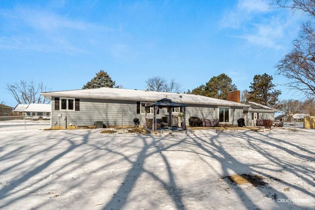 128 Edgebrook Drive, Sandwich, IL 60548