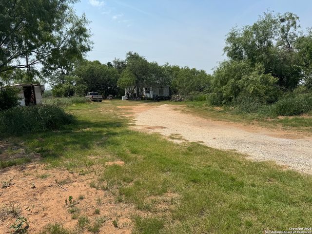 7084 Richter, Elmendorf, TX 78112