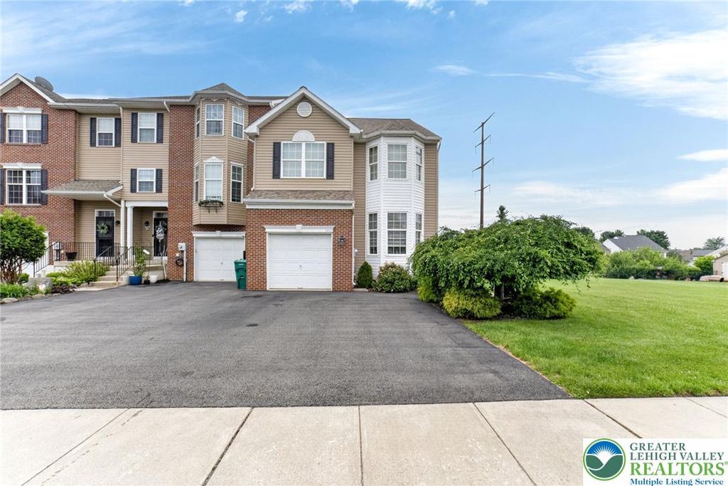 5440 Spring Ridge Drive West, Macungie Boro, PA 18062