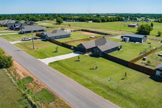 1017 Heritage Hills Drive, Tuttle, OK 73089