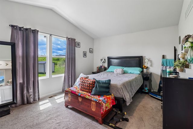 5637 Brook View Avenue, Des Moines, IA 50317
