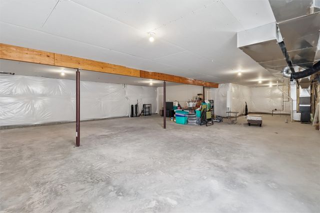 5637 Brook View Avenue, Des Moines, IA 50317